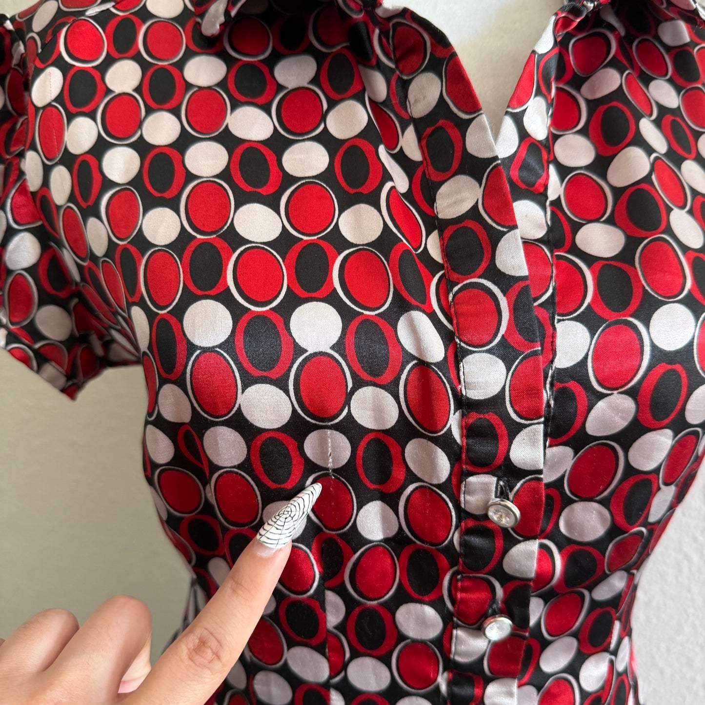 Patterned circle button up top