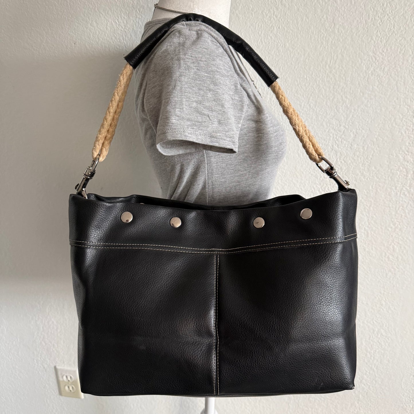 The Carly leather shoulder bag