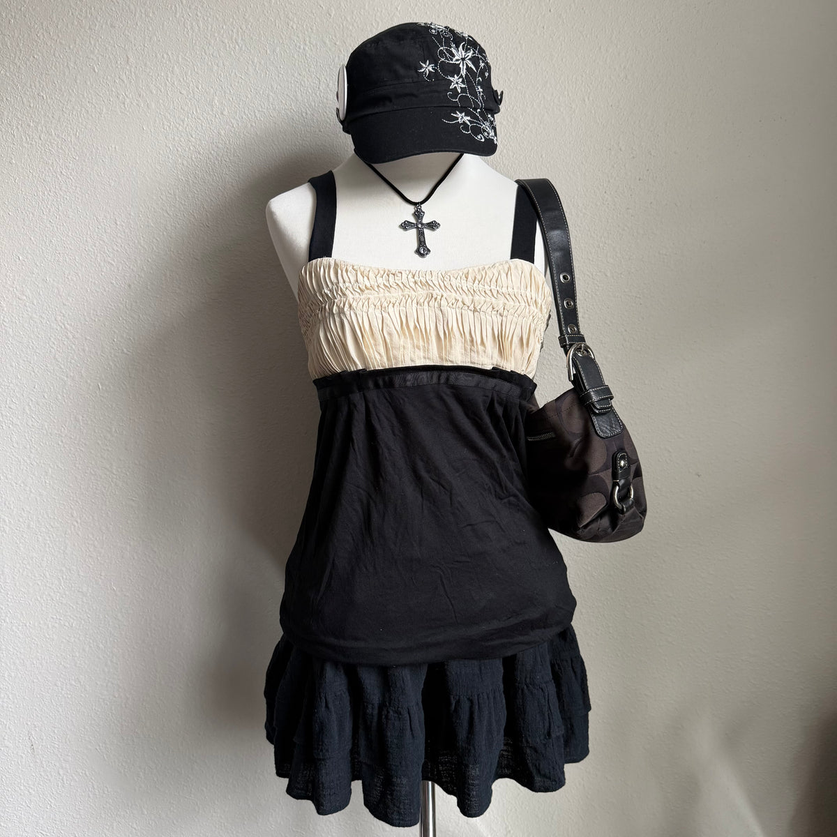 Moda’s coquette top