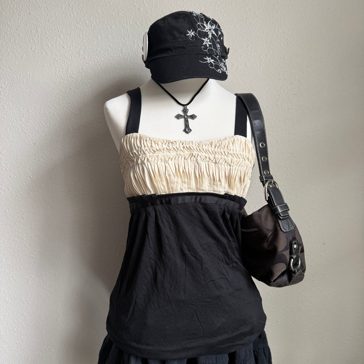Moda’s coquette top