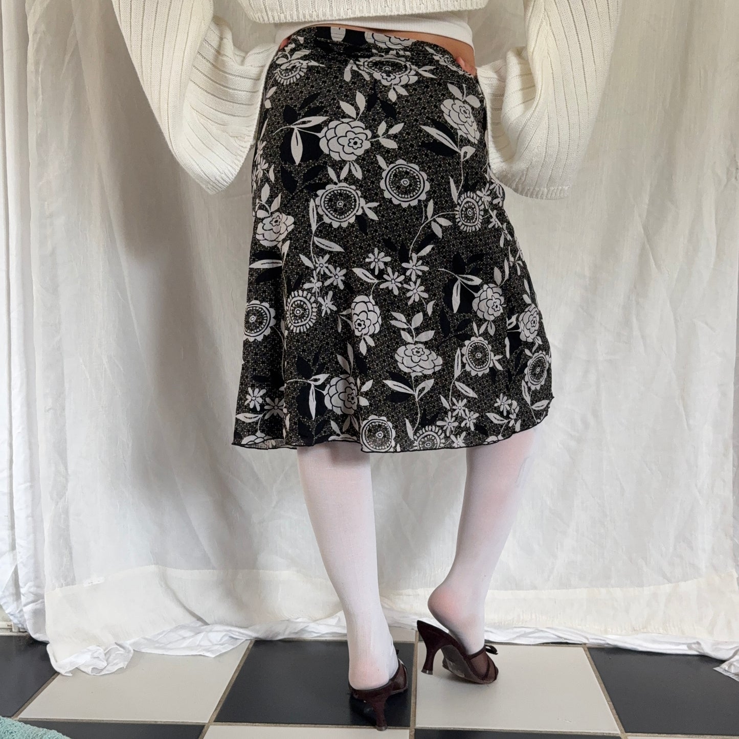 White flower print boho midi skirt
