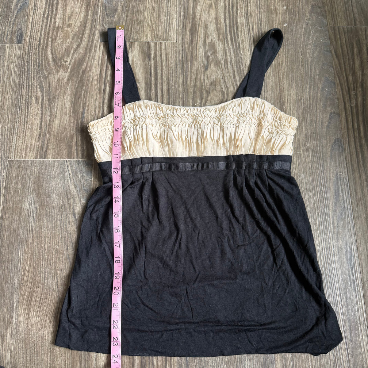 Moda’s coquette top