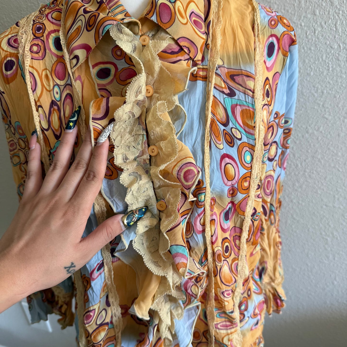 90s patterned sleeved top