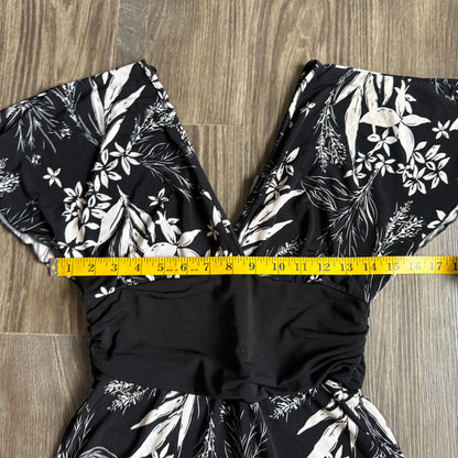 Rue 21 floral v cut top