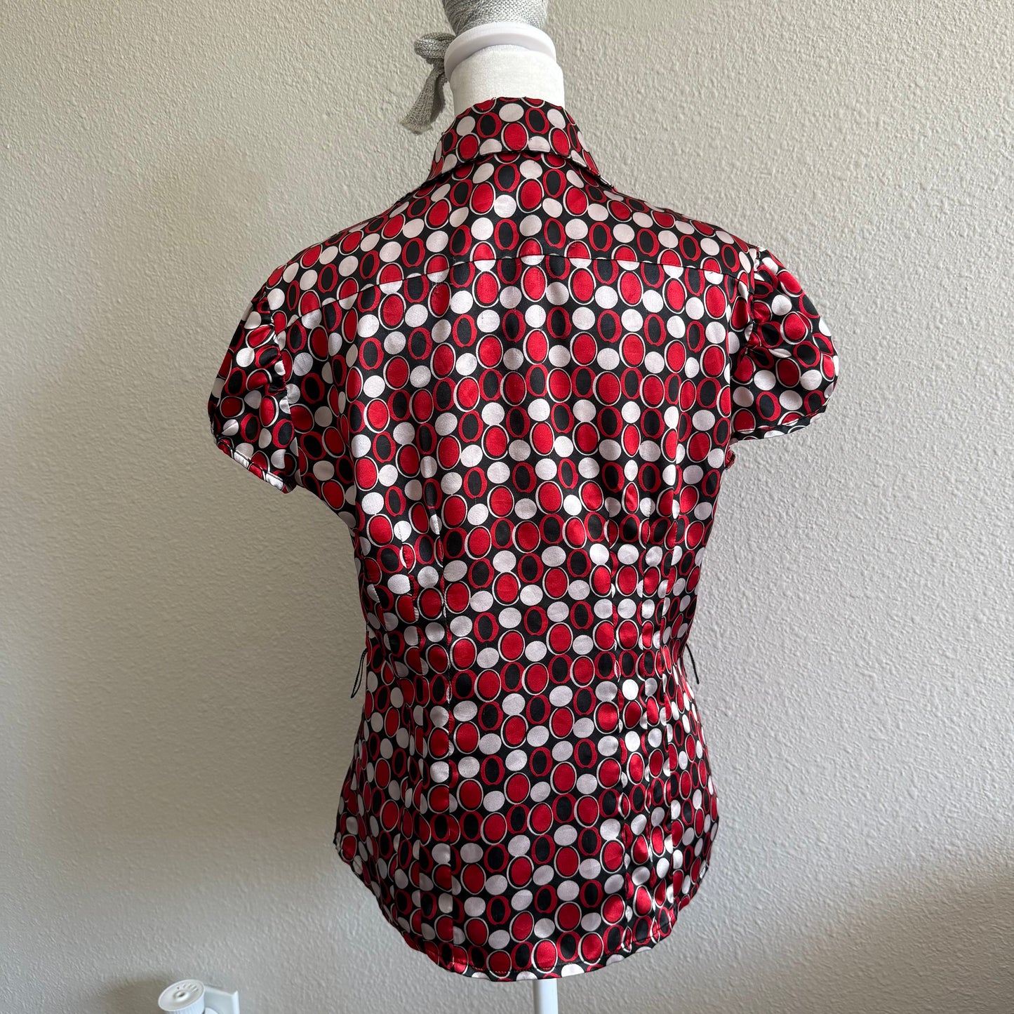 Patterned circle button up top