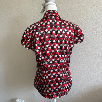 Patterned circle button up top
