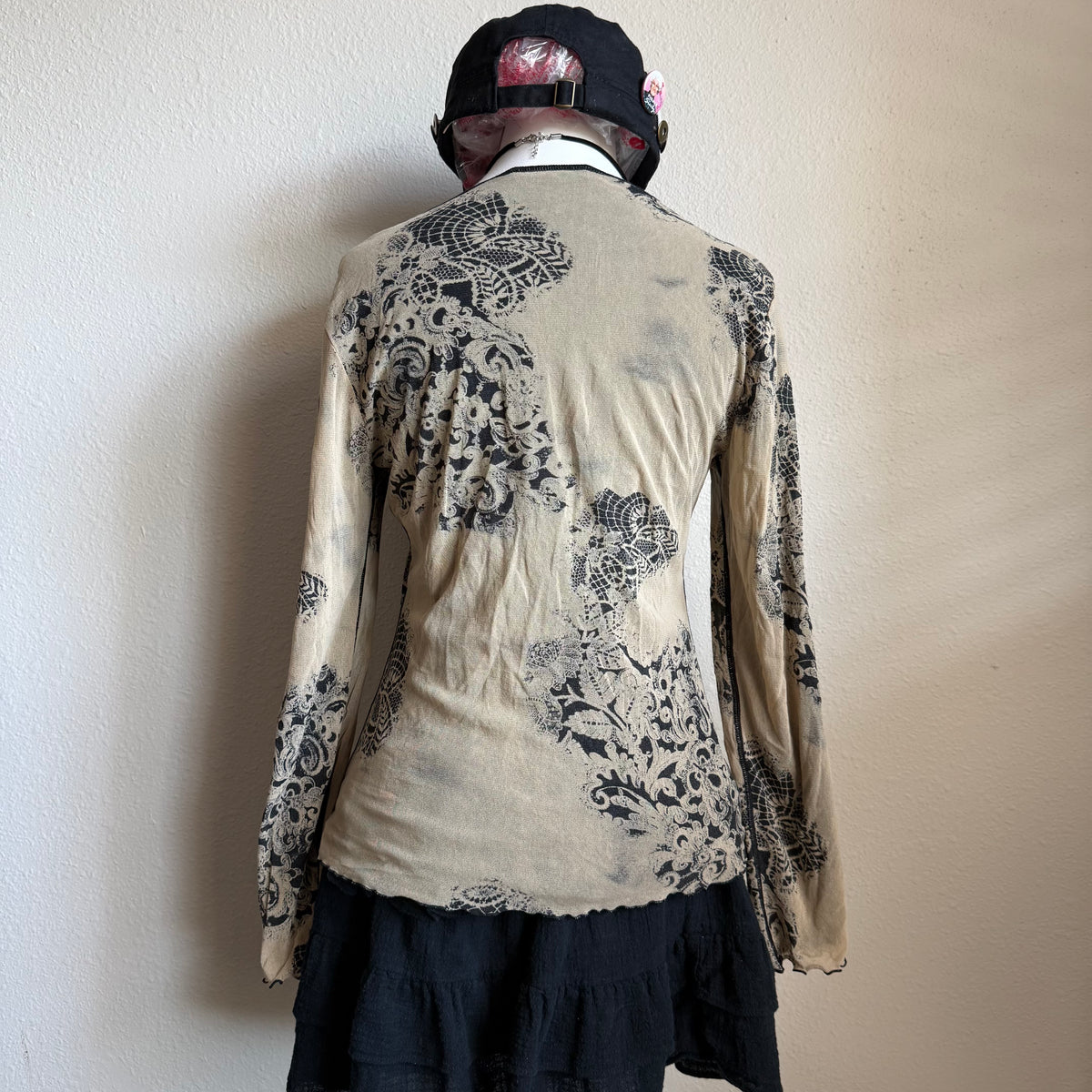Patterned European mesh top