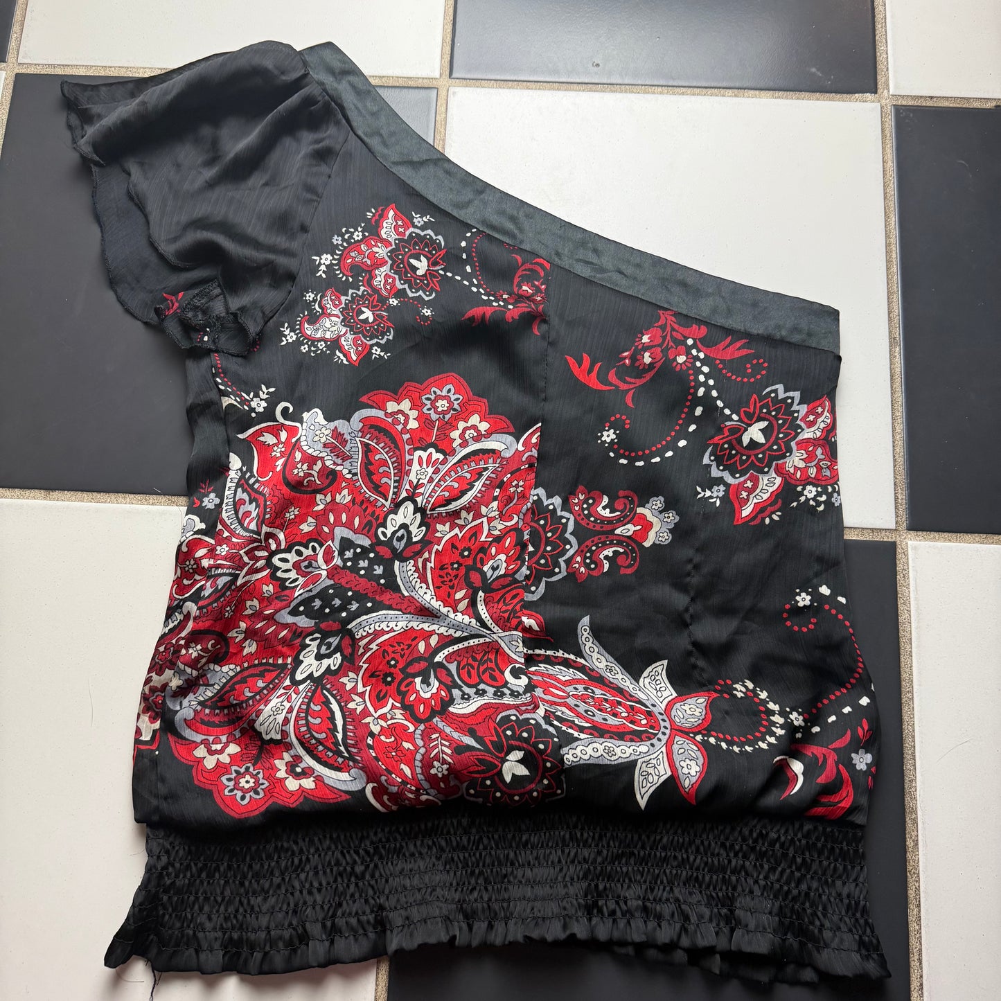 Paisley off shoulder sleeve top