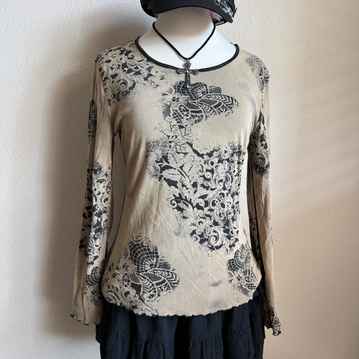 Patterned European mesh top