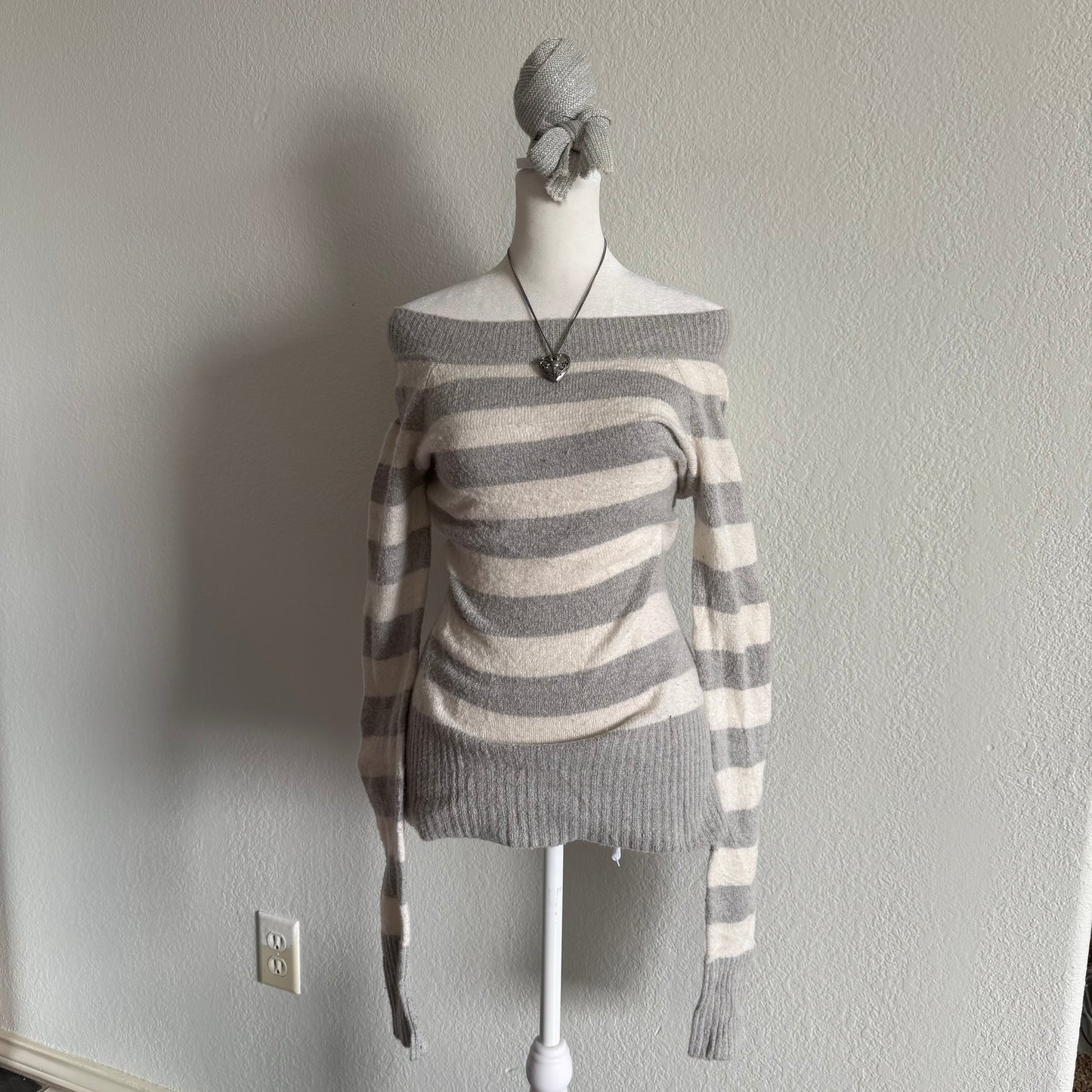 Off the shoulder long sleeve top