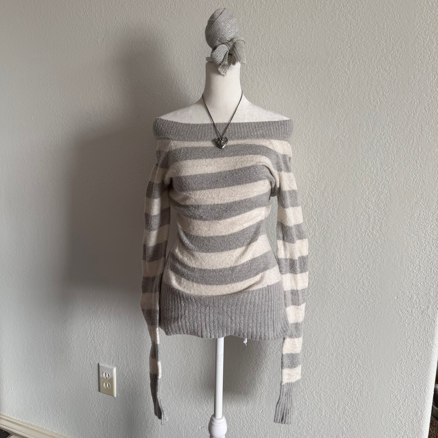 Off the shoulder long sleeve top