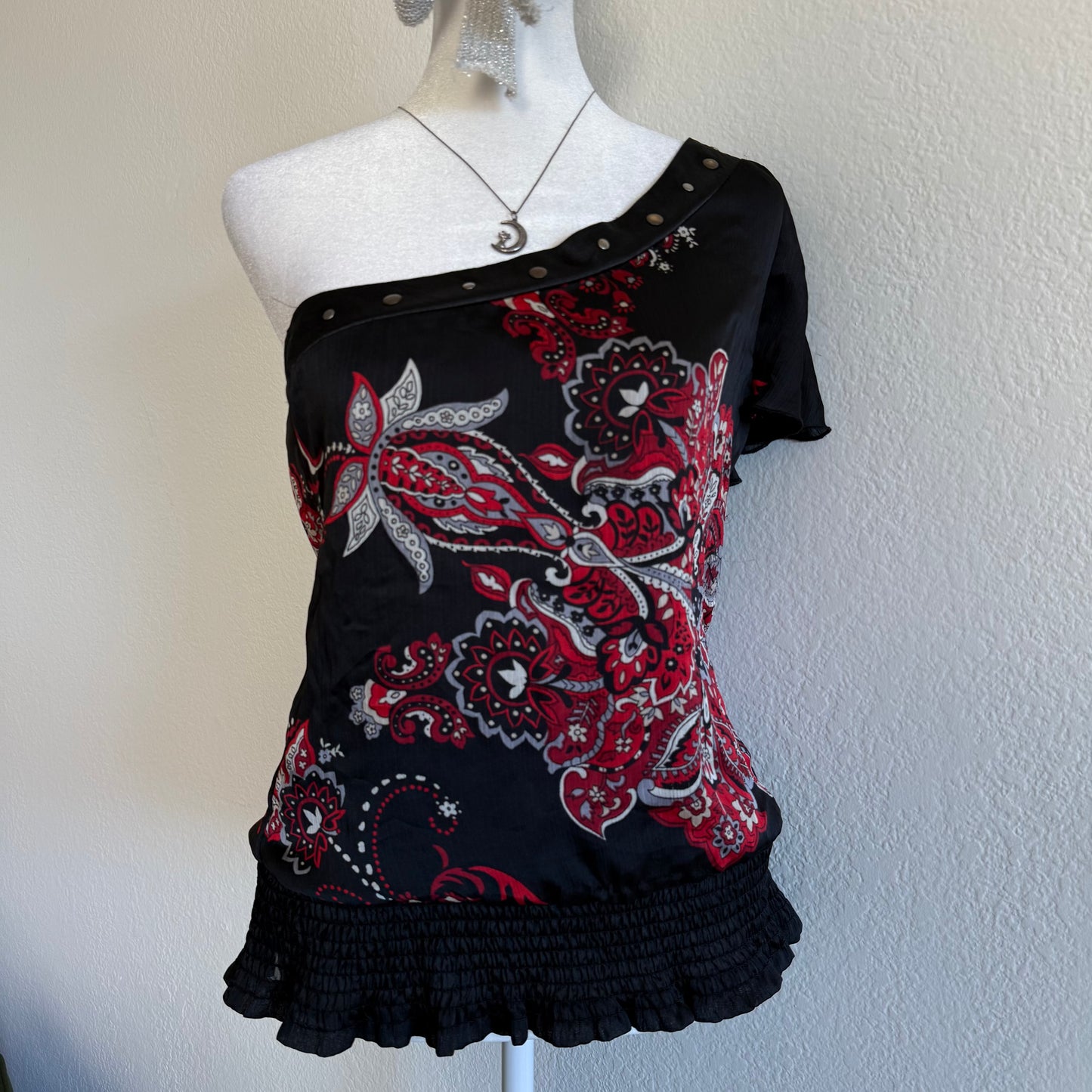 Paisley off shoulder sleeve top