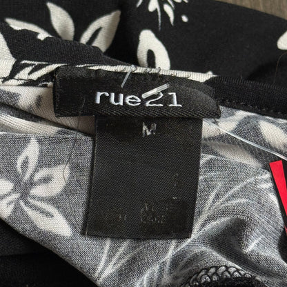 Rue 21 floral v cut top