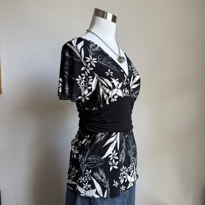 Rue 21 floral v cut top