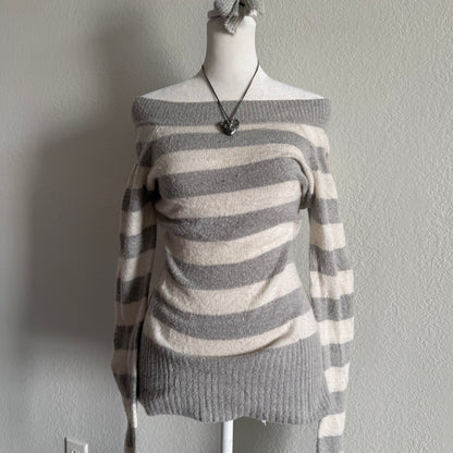 Off the shoulder long sleeve top