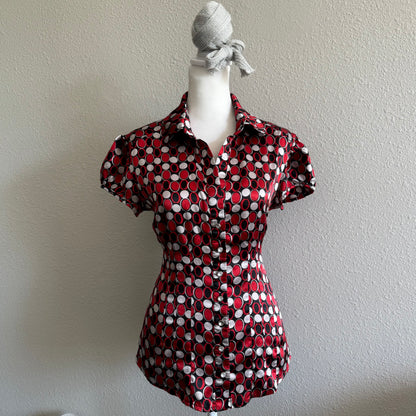 Patterned circle button up top