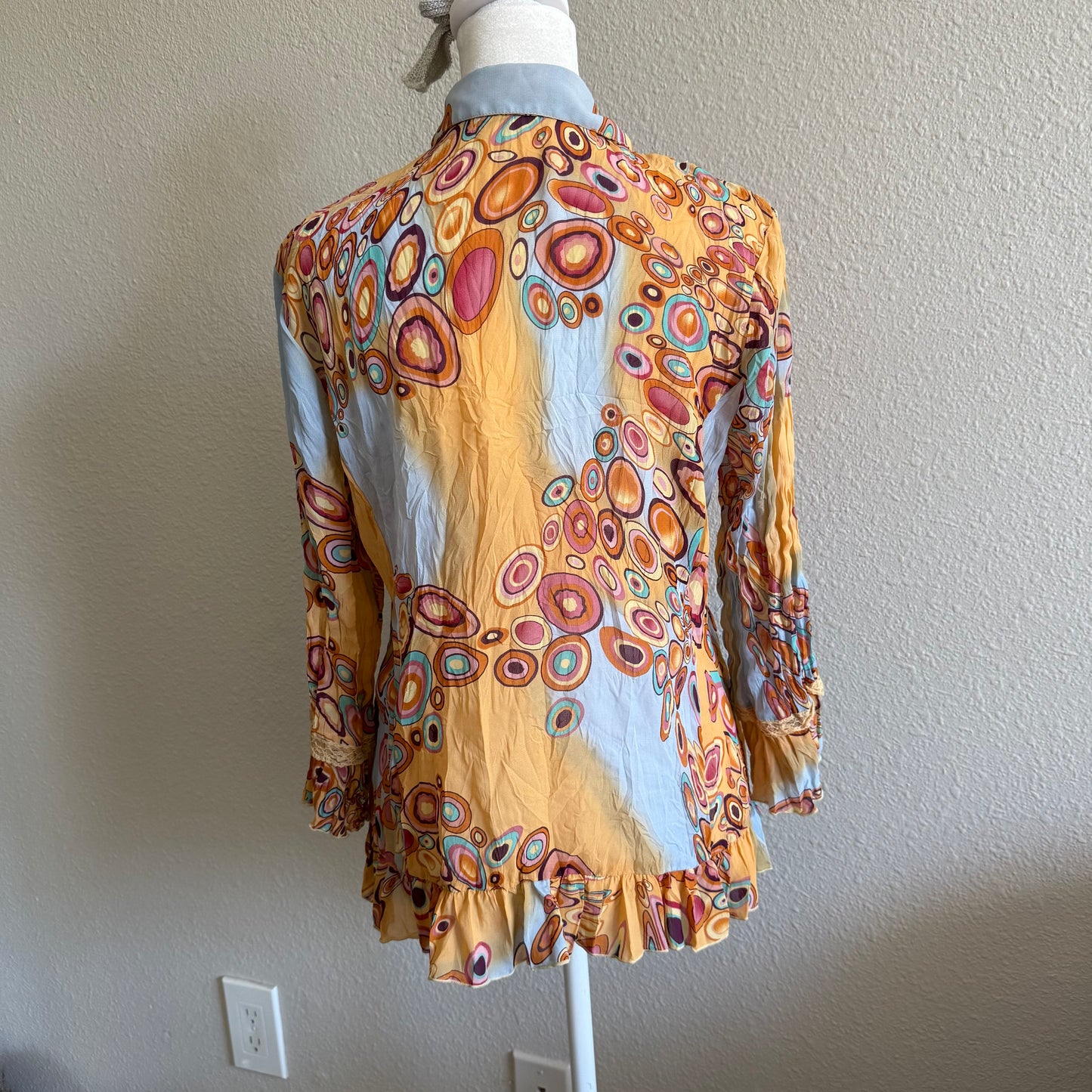 90s patterned sleeved top