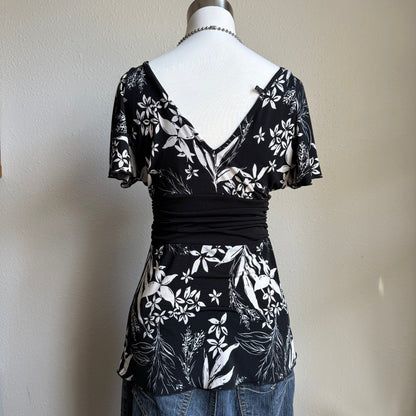 Rue 21 floral v cut top