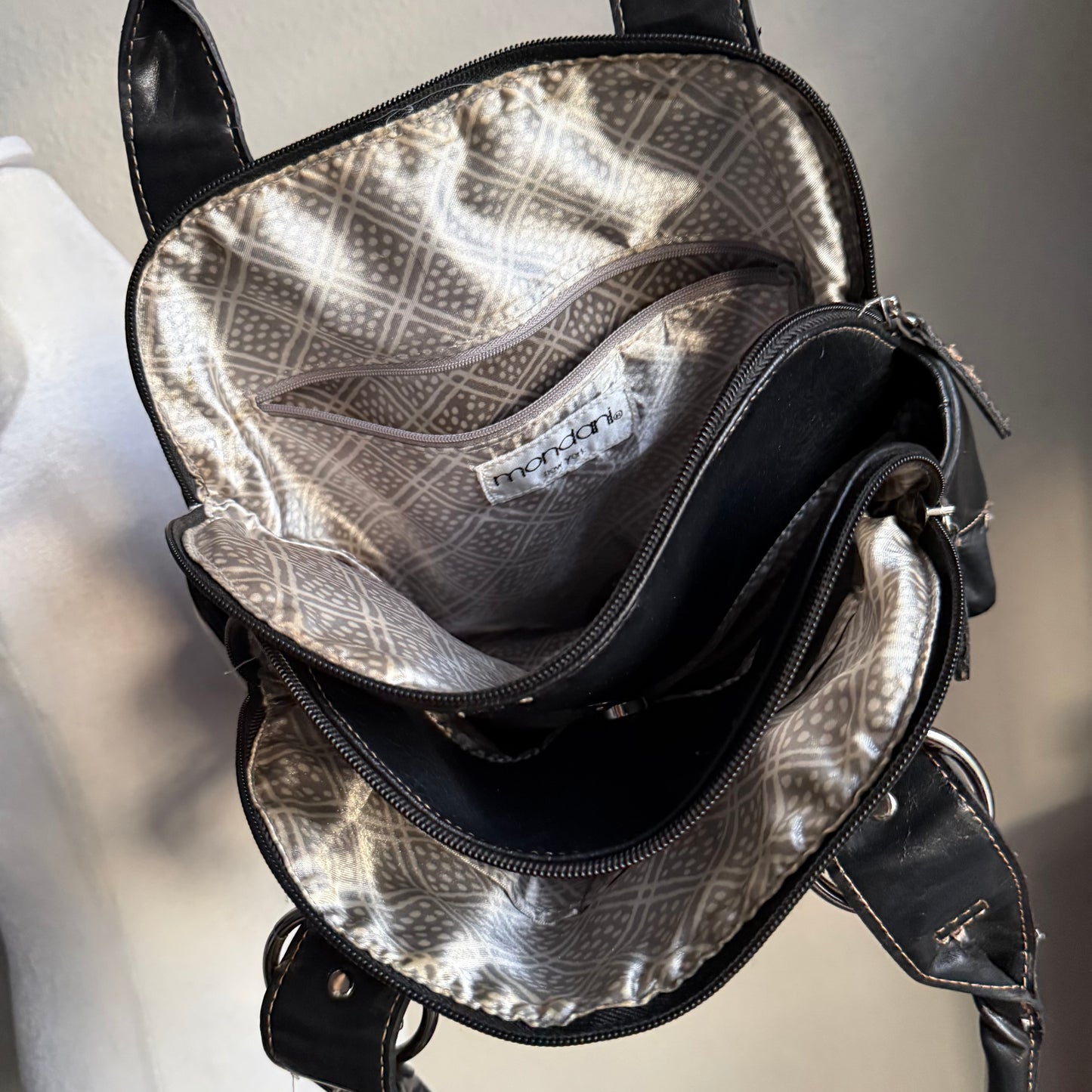 Mondani black shoulder bag