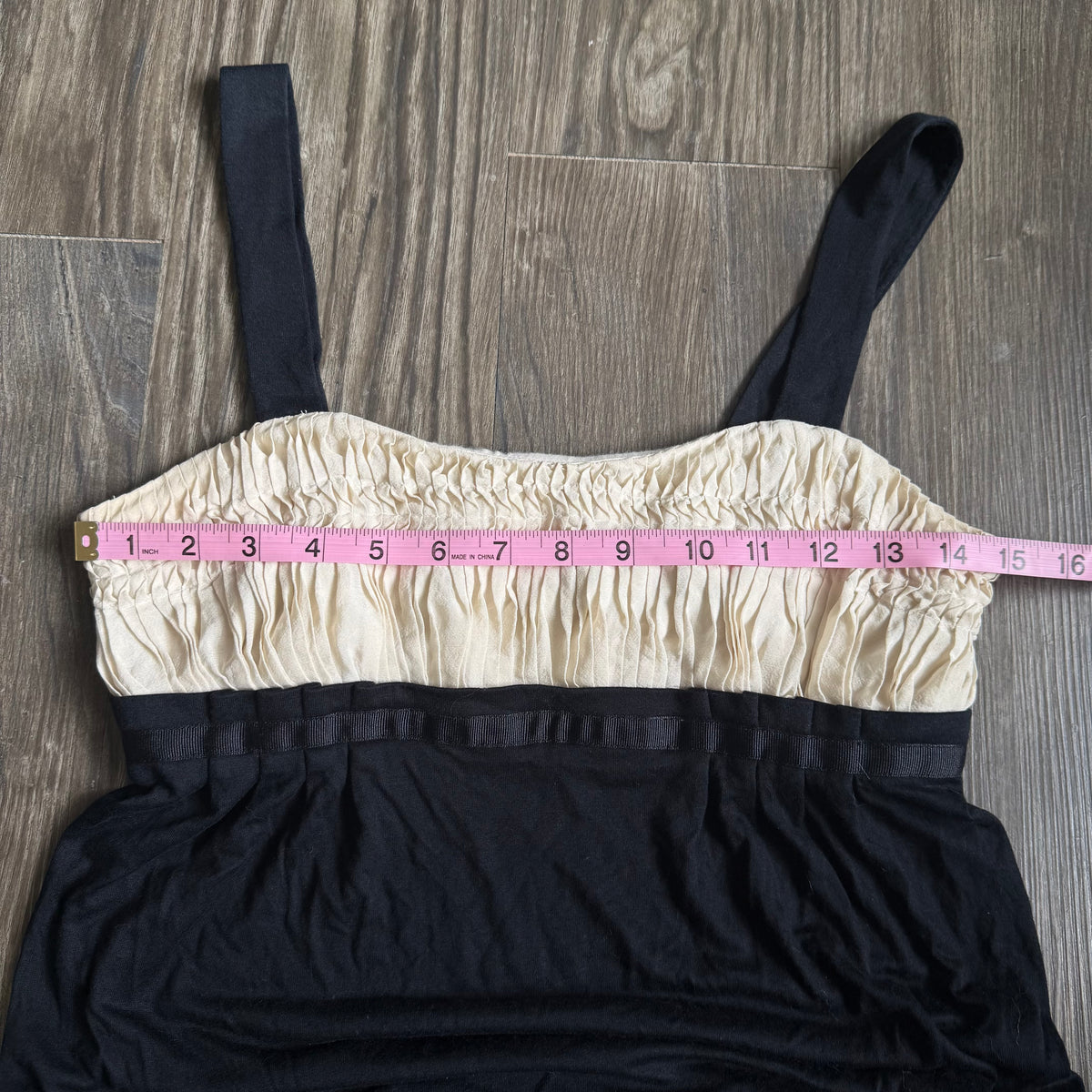 Moda’s coquette top
