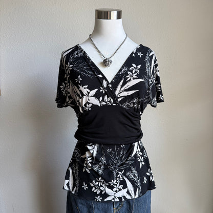 Rue 21 floral v cut top