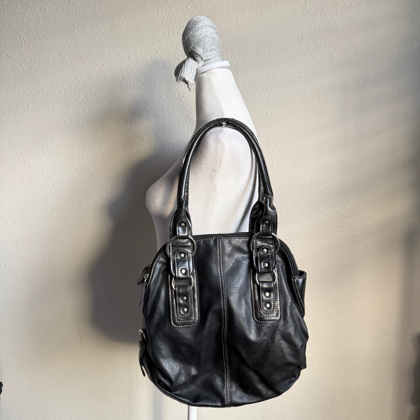Mondani black shoulder bag
