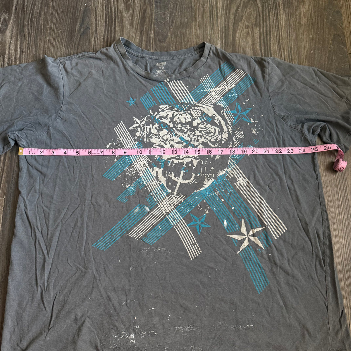 No Boundaries y2k tiger tee