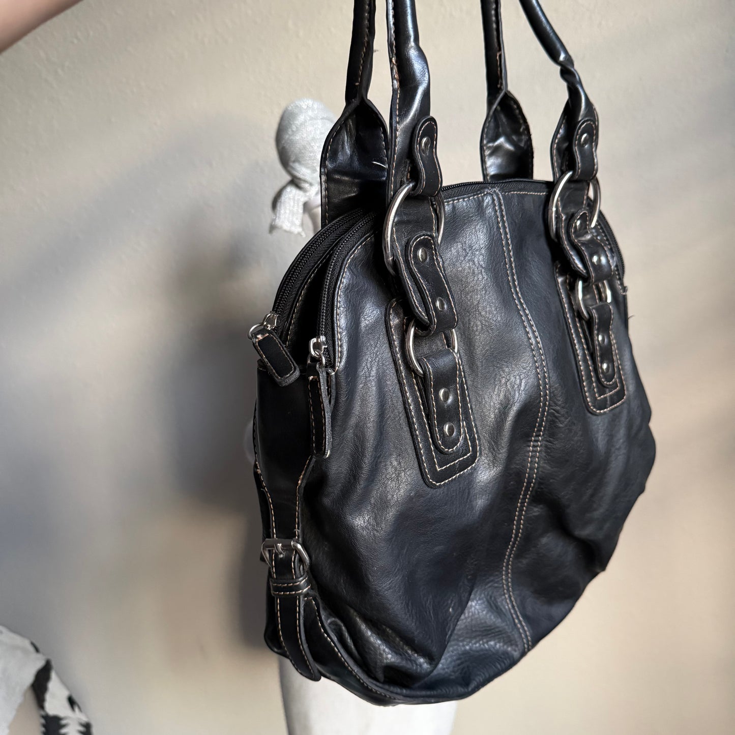 Mondani black shoulder bag