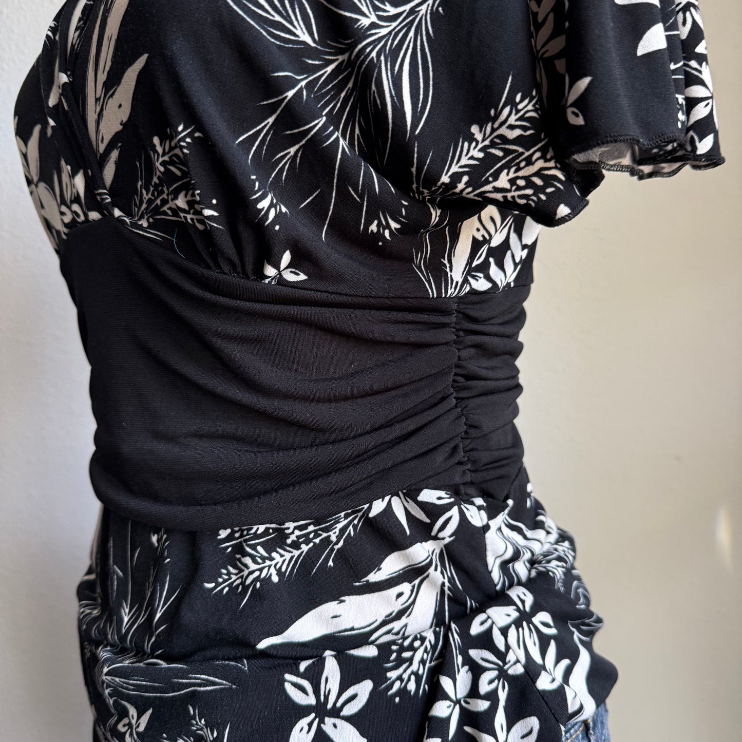 Rue 21 floral v cut top