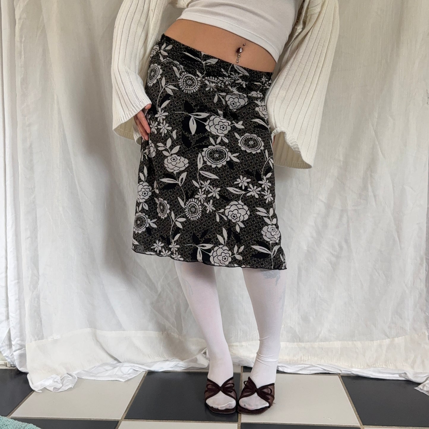 White flower print boho midi skirt