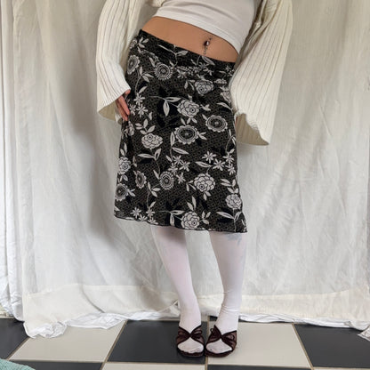 White flower print boho midi skirt