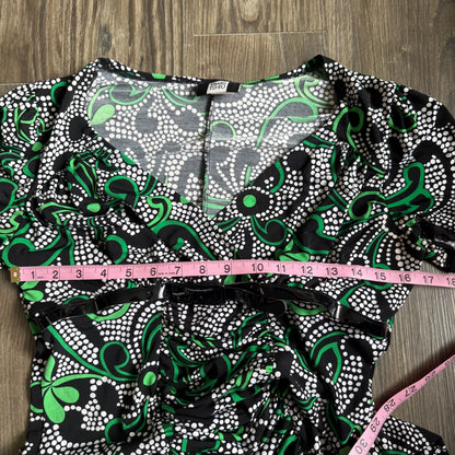 Eve’s flower patterned office top