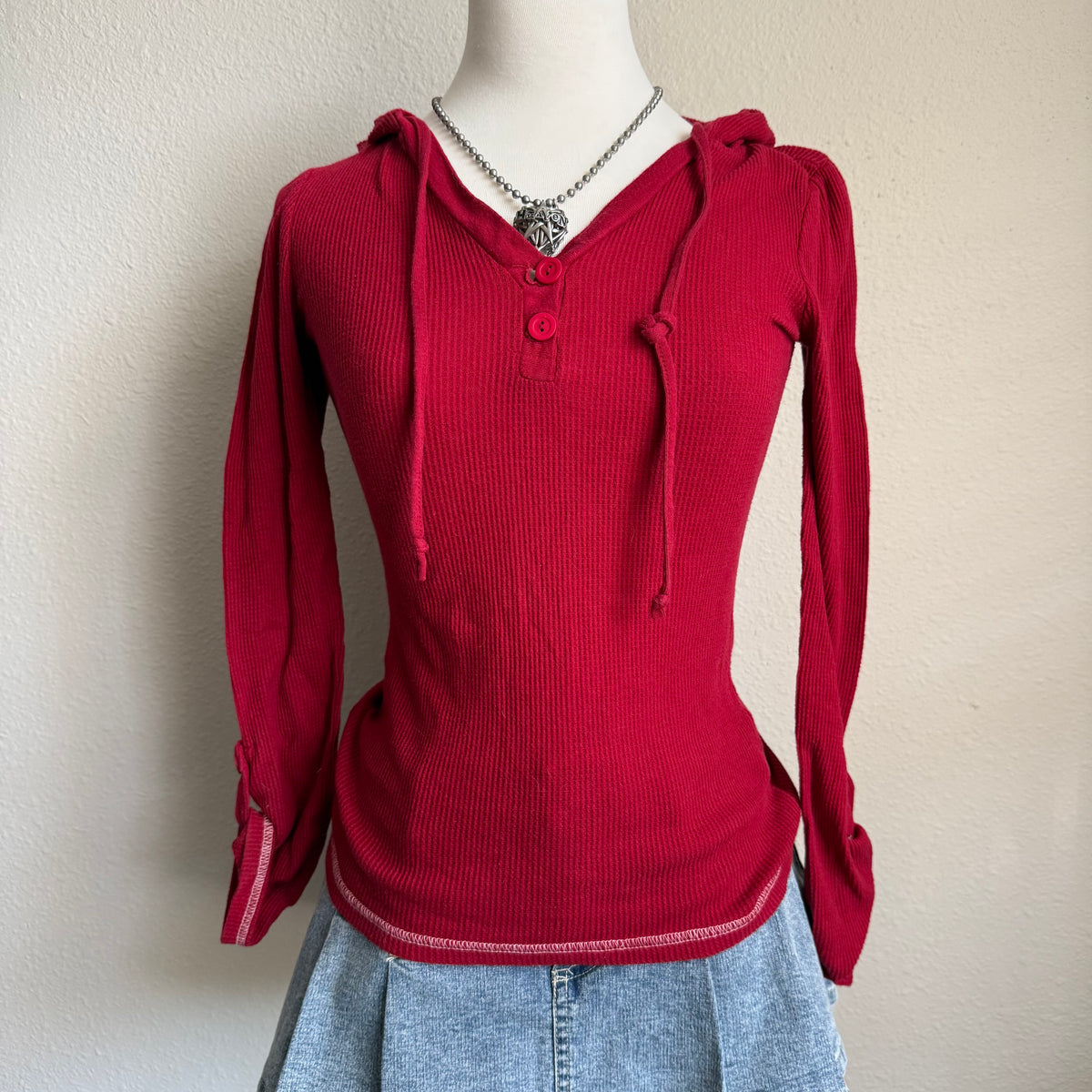 L.E.I red sleeved hoodie top