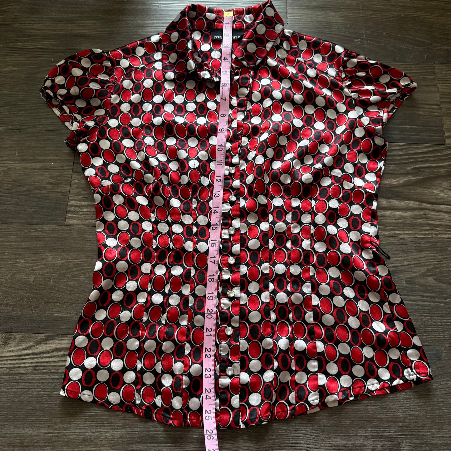 Patterned circle button up top