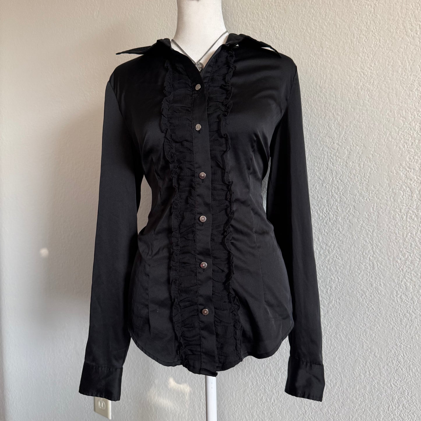 Office siren ruffle longsleeve