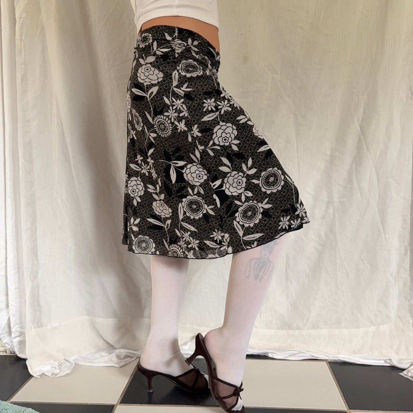 White flower print boho midi skirt