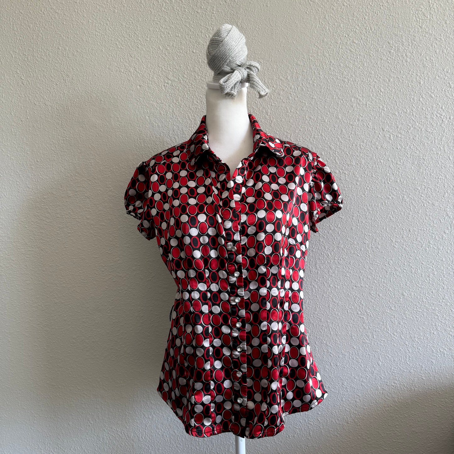 Patterned circle button up top
