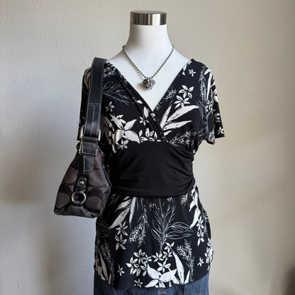 Rue 21 floral v cut top