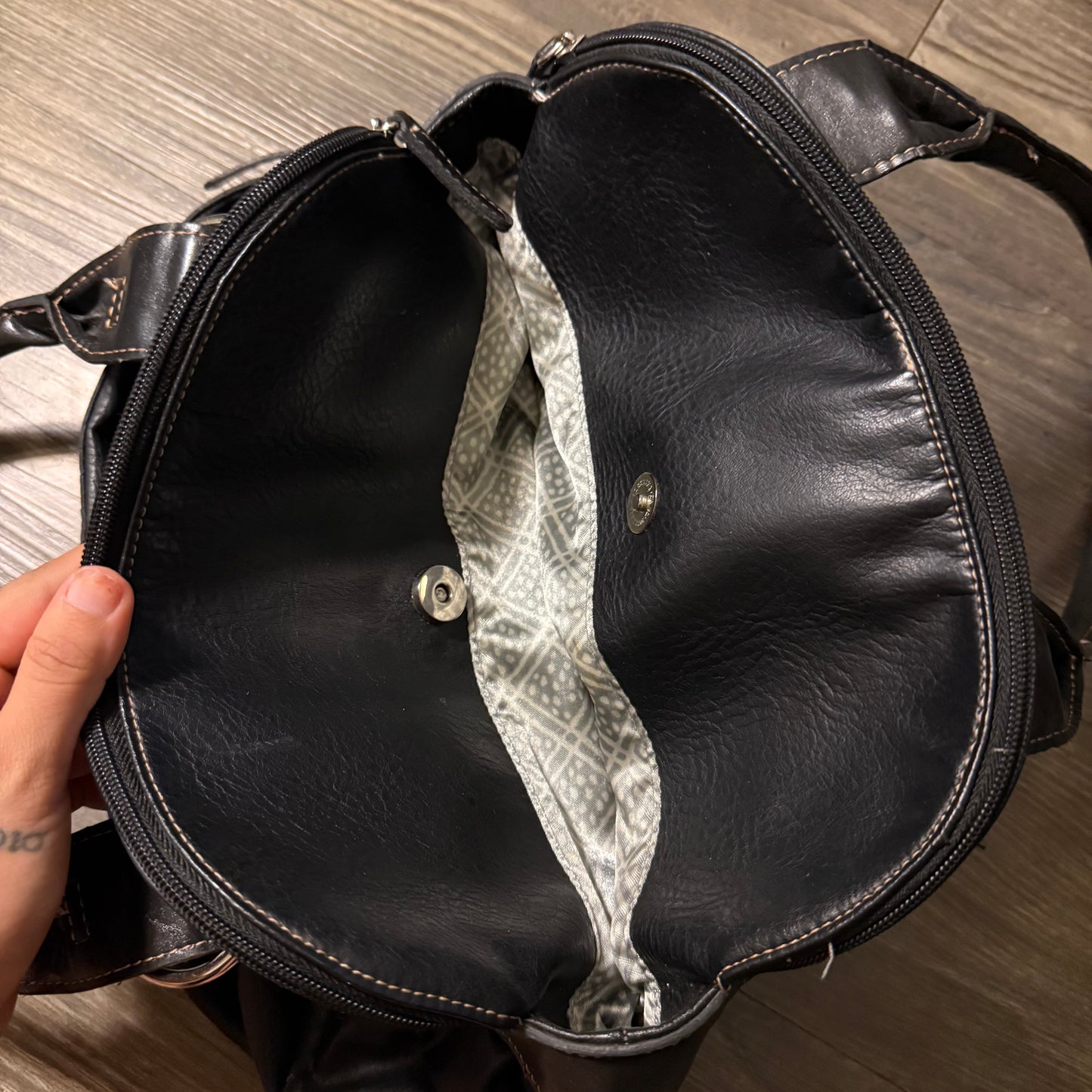 Mondani black shoulder bag