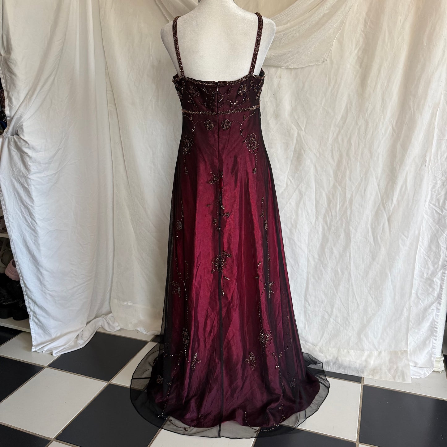 2000s Betsey flower beaded red prom gown