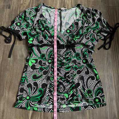 Eve’s flower patterned office top