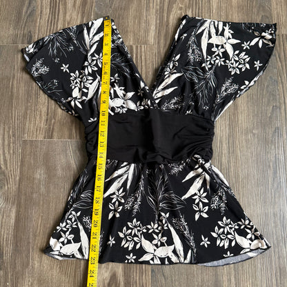 Rue 21 floral v cut top