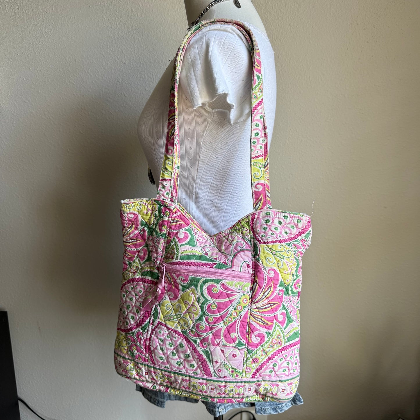 Vera Bradley pinwheel pink shoulder bag