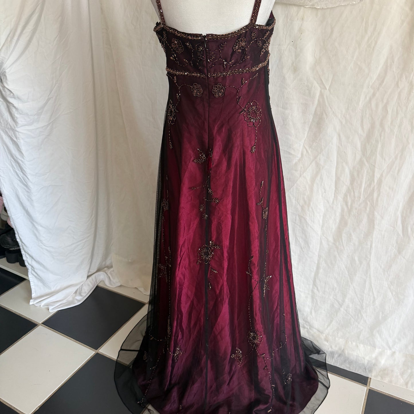 2000s Betsey flower beaded red prom gown