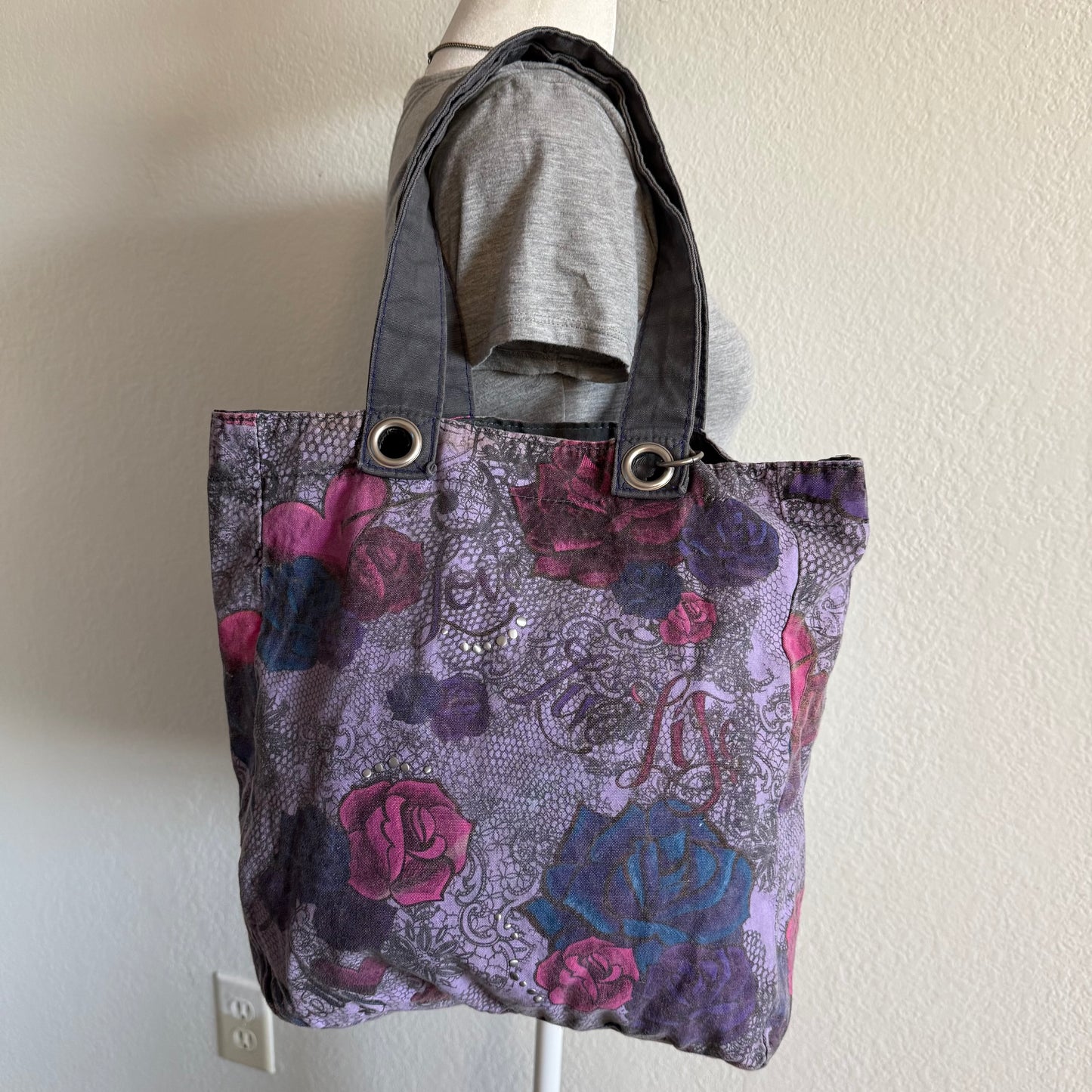Grunge rose shoulder tote